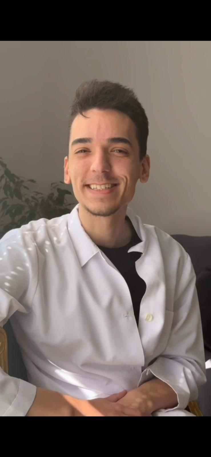 Dt. Ekin Sipahi — dijital diş hekimliği ve implant
